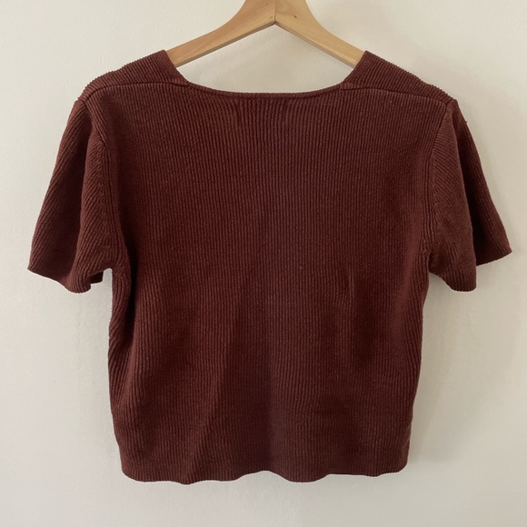 Sold ⚡️ Brown Knit Button Down Top with Shell Buttons size Medium - Picture 2 of 4